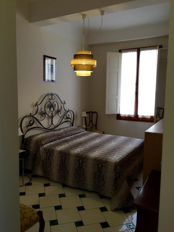 Appartamento Piazza San Marco Флоренция Стая снимка