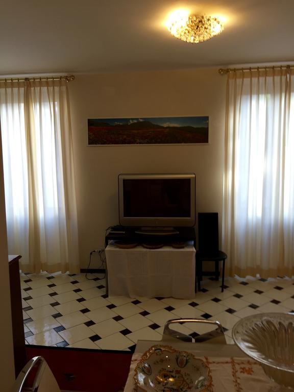 Appartamento Piazza San Marco Флоренция Стая снимка